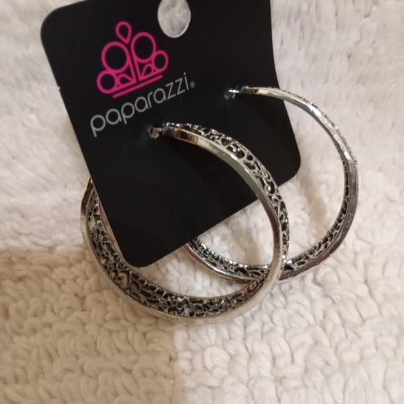 Garden for two earrings NWT - Picture 2 of 3